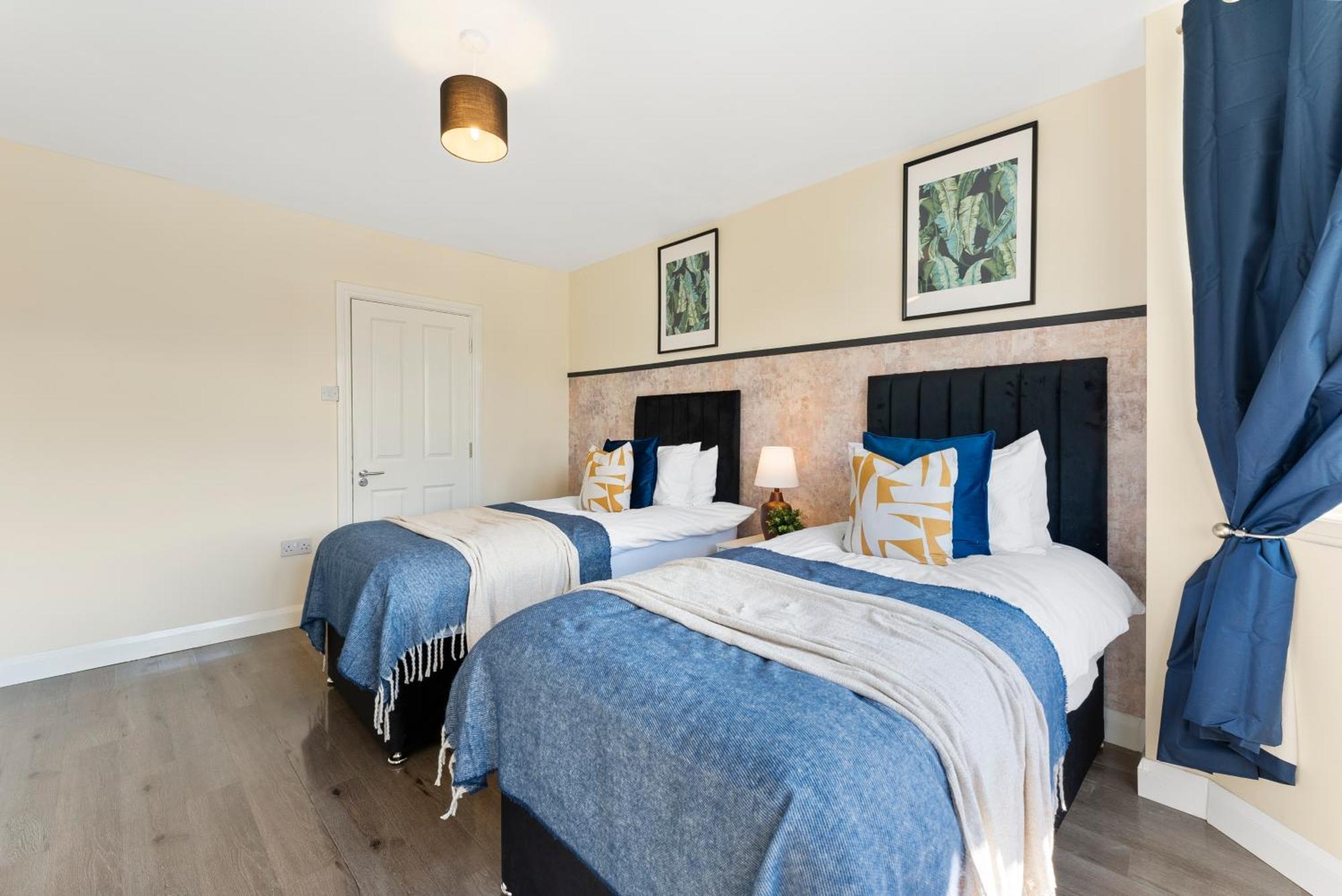 Stylish Wembley Gem - Parking -Sleeps 14 London Bagian luar foto