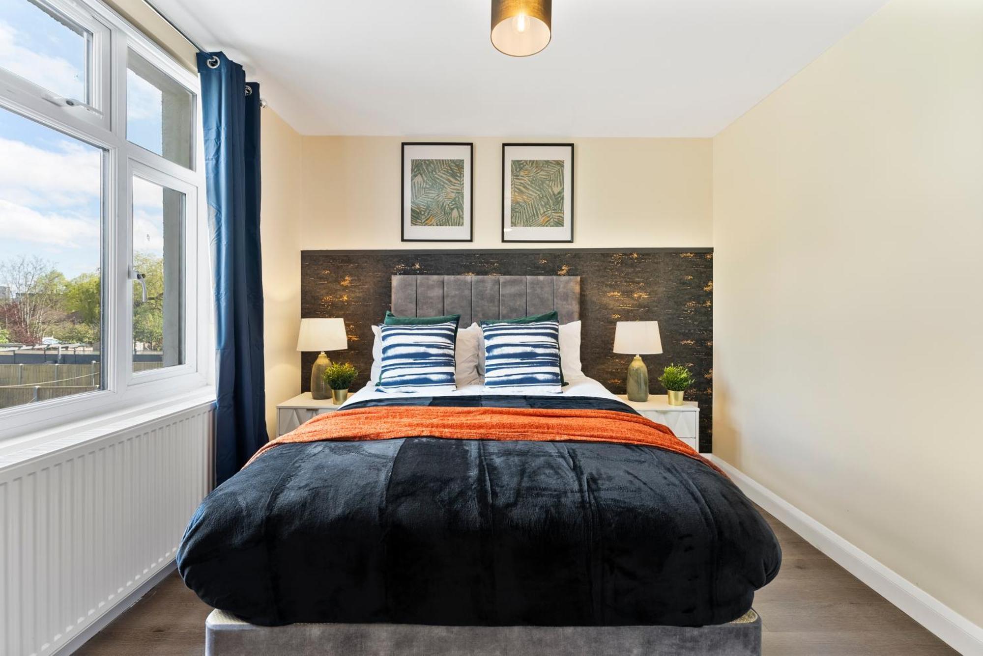 Stylish Wembley Gem - Parking -Sleeps 14 London Bagian luar foto