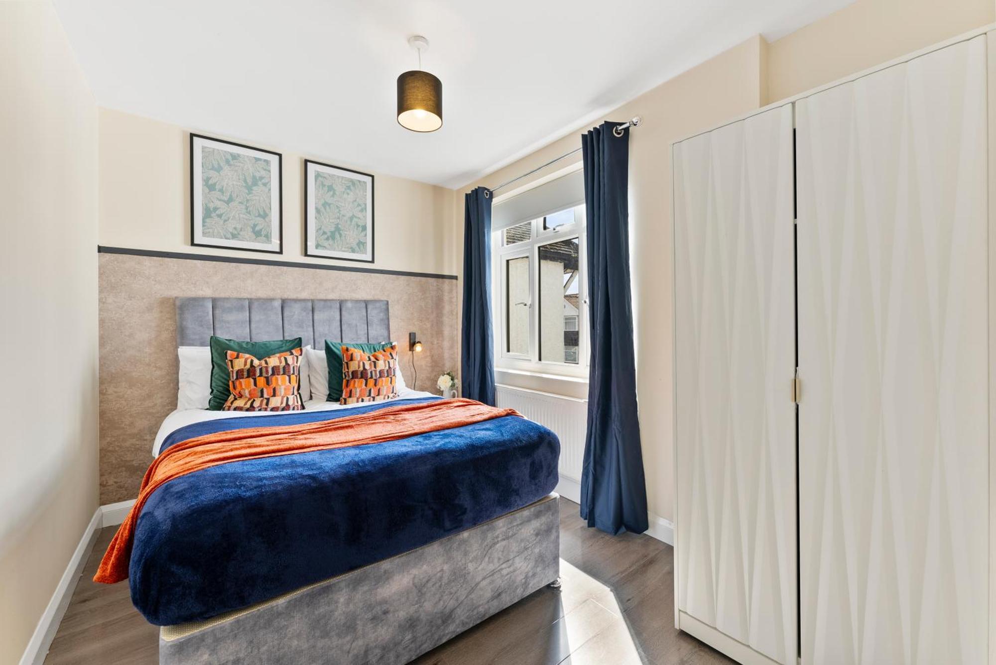 Stylish Wembley Gem - Parking -Sleeps 14 London Bagian luar foto