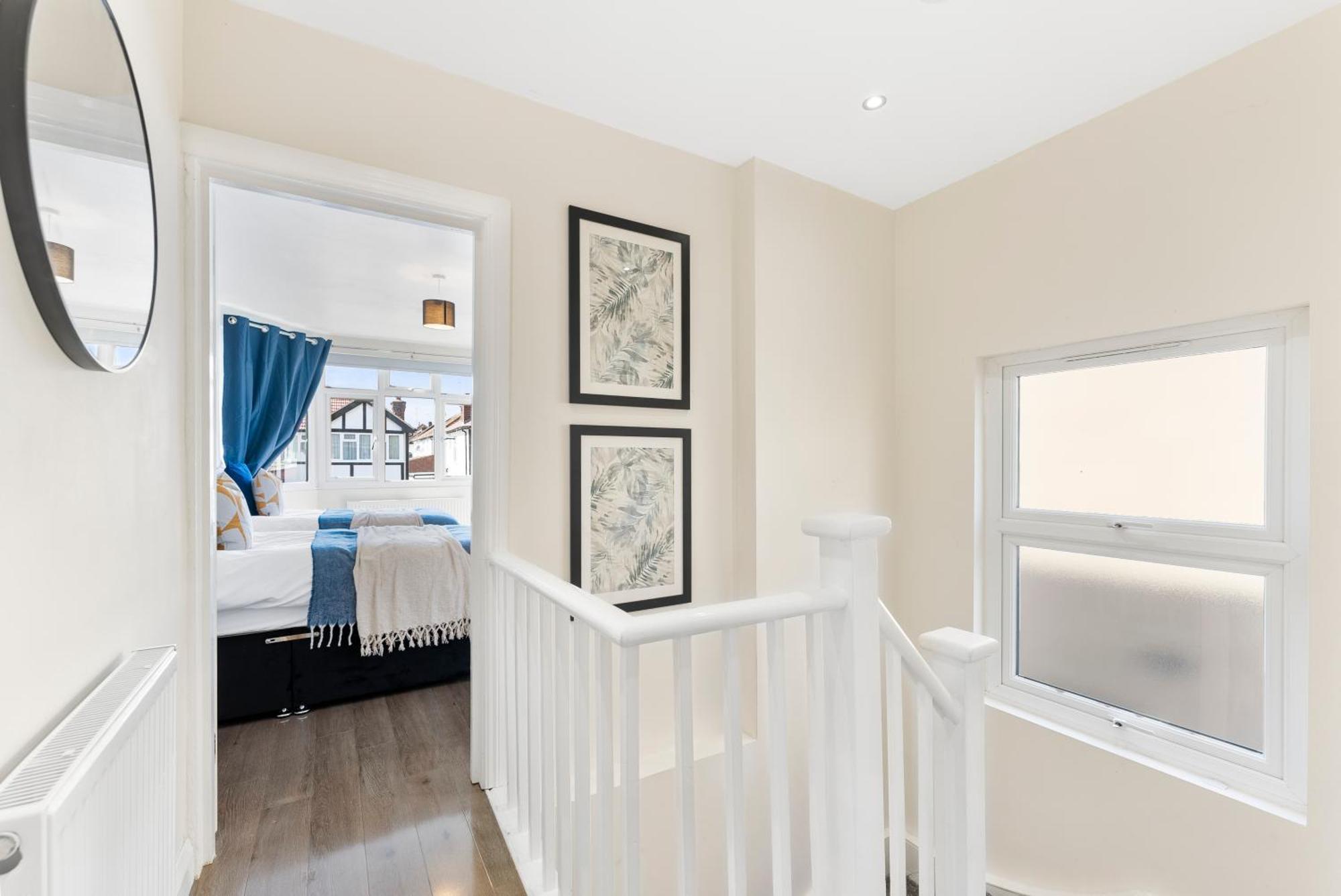 Stylish Wembley Gem - Parking -Sleeps 14 London Bagian luar foto