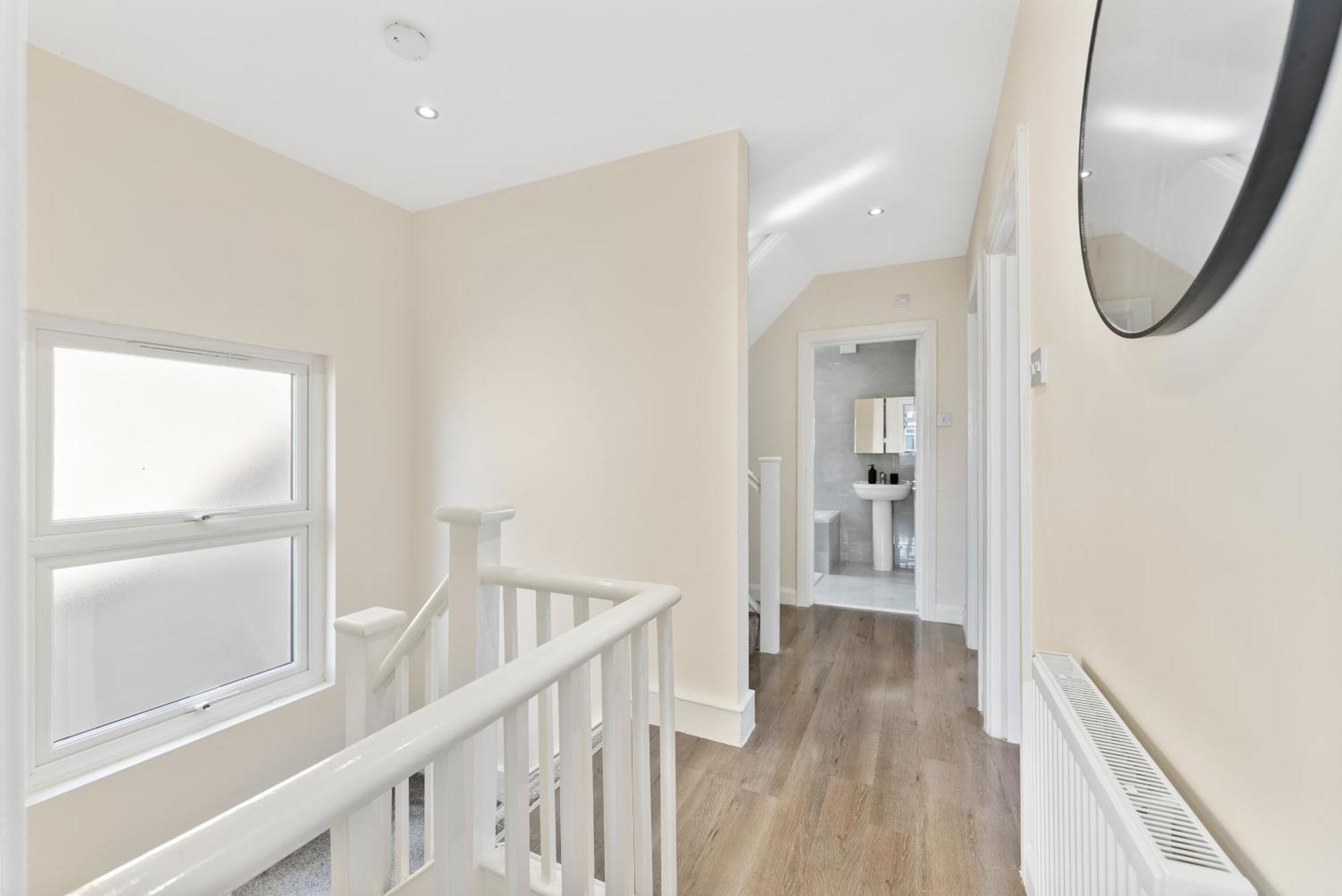 Stylish Wembley Gem - Parking -Sleeps 14 London Bagian luar foto