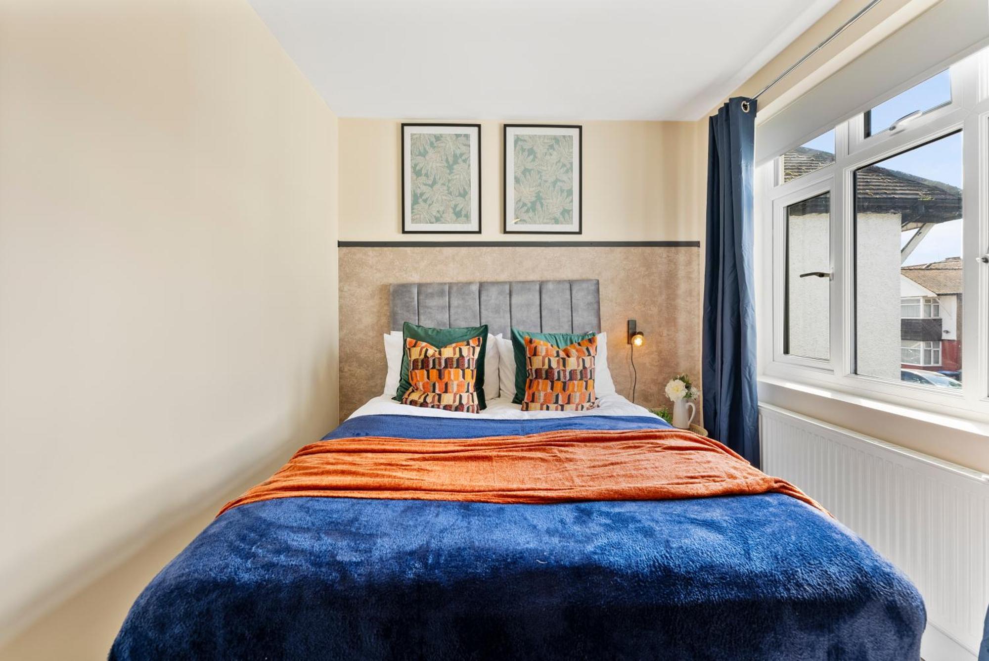 Stylish Wembley Gem - Parking -Sleeps 14 London Bagian luar foto