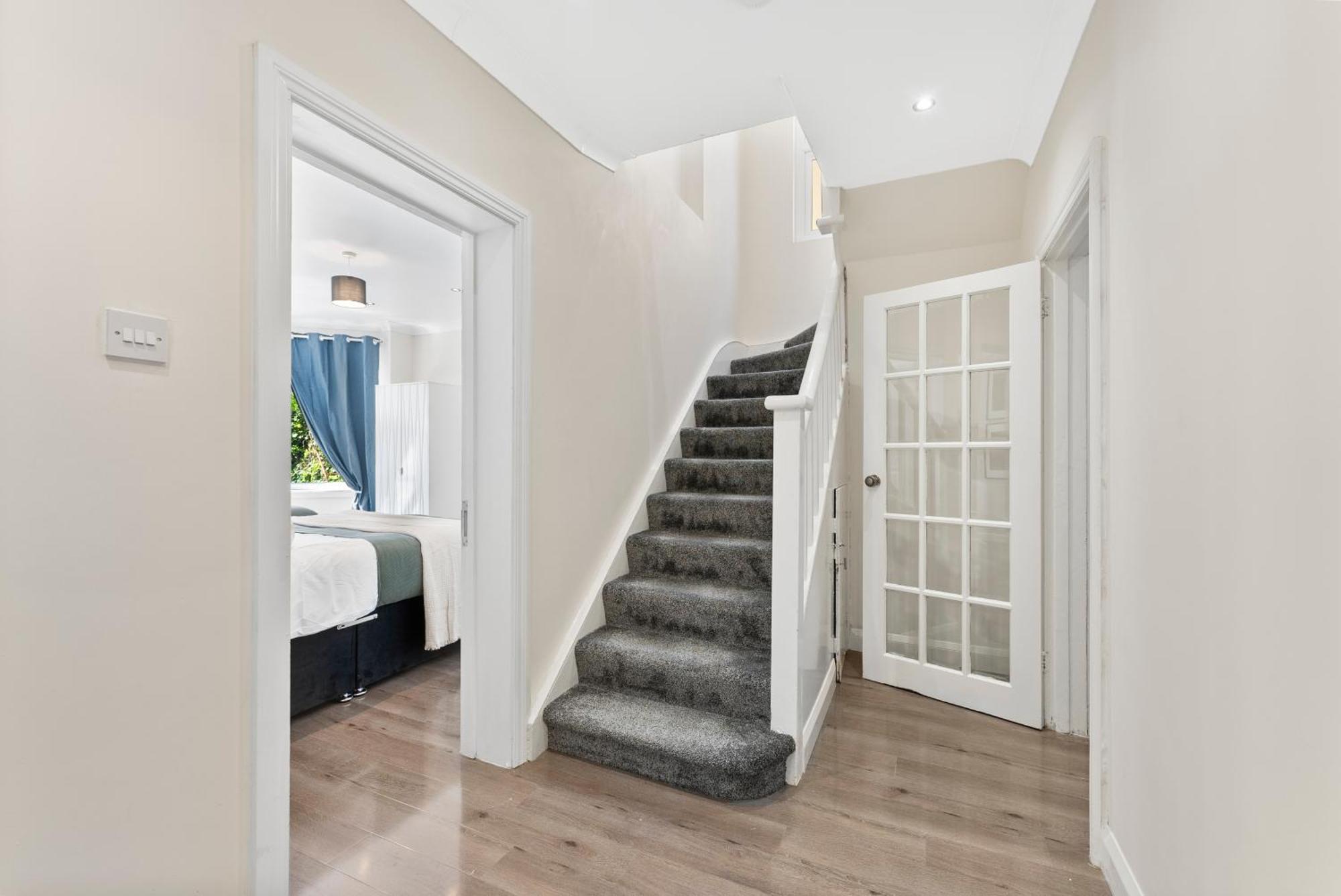 Stylish Wembley Gem - Parking -Sleeps 14 London Bagian luar foto