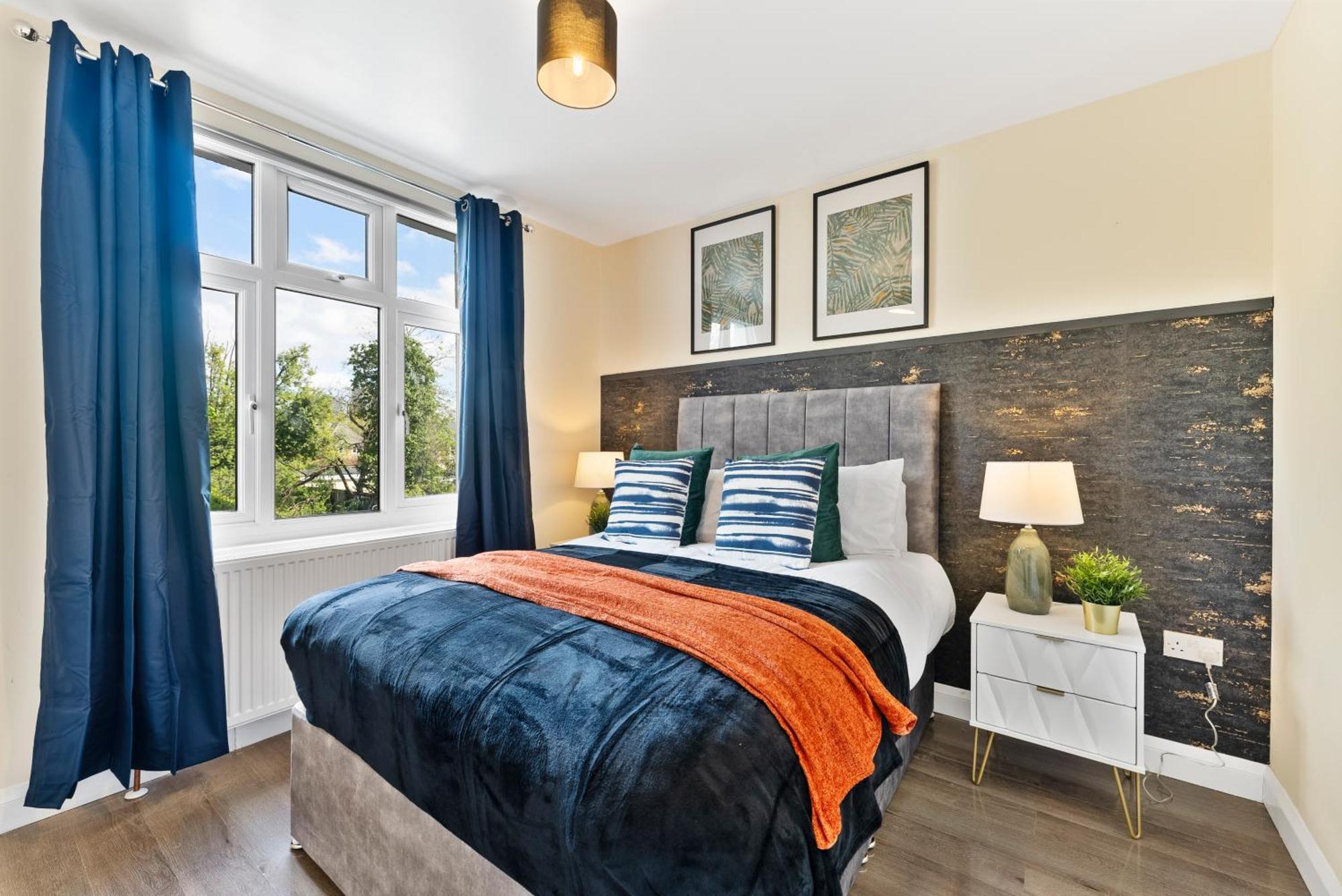 Stylish Wembley Gem - Parking -Sleeps 14 London Bagian luar foto