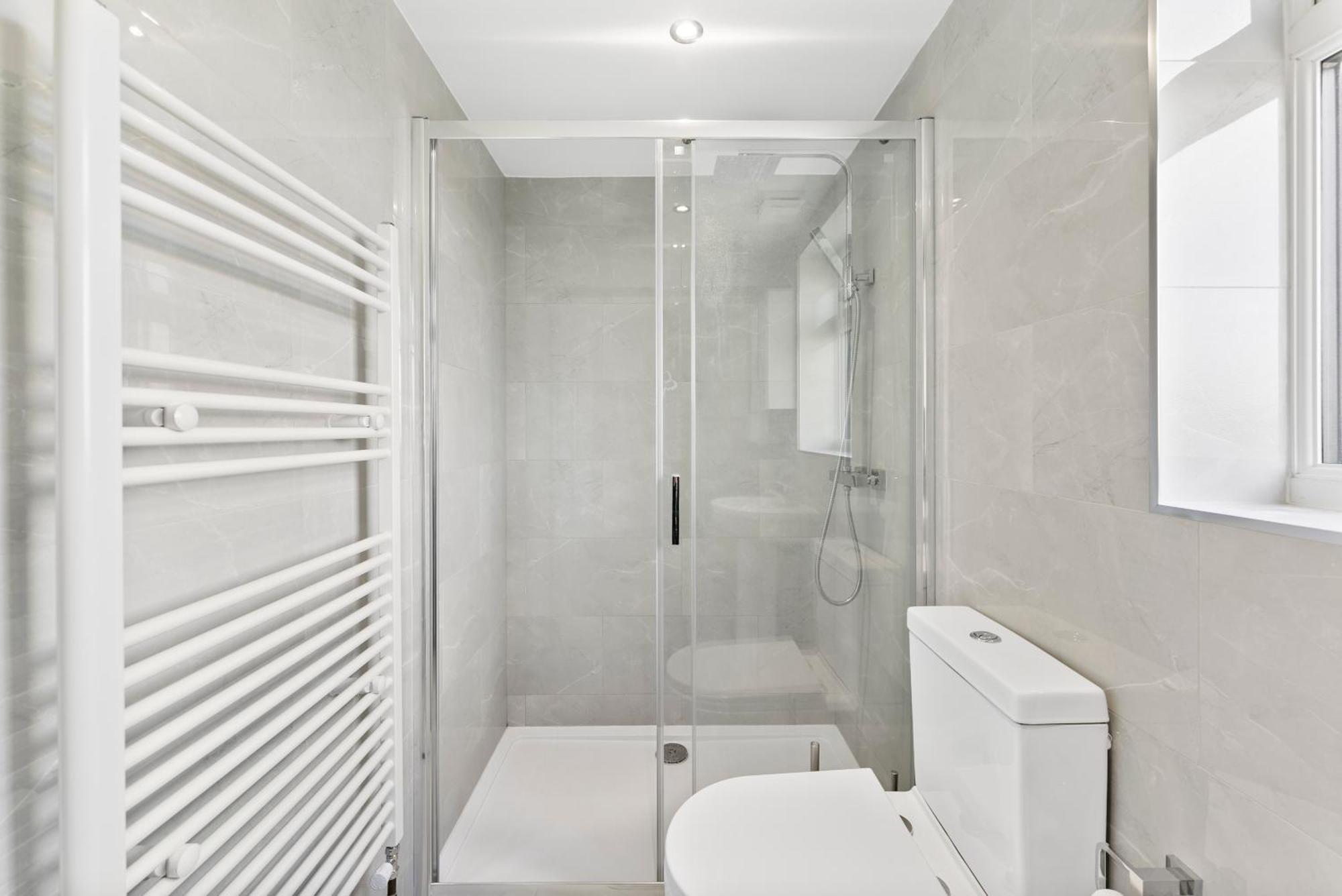 Stylish Wembley Gem - Parking -Sleeps 14 London Bagian luar foto