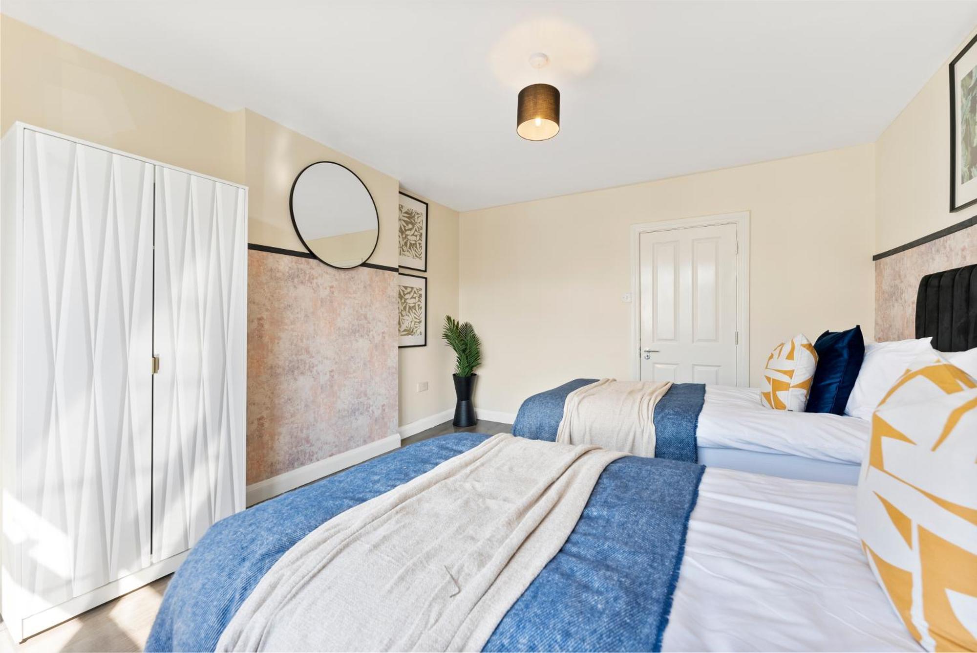 Stylish Wembley Gem - Parking -Sleeps 14 London Bagian luar foto