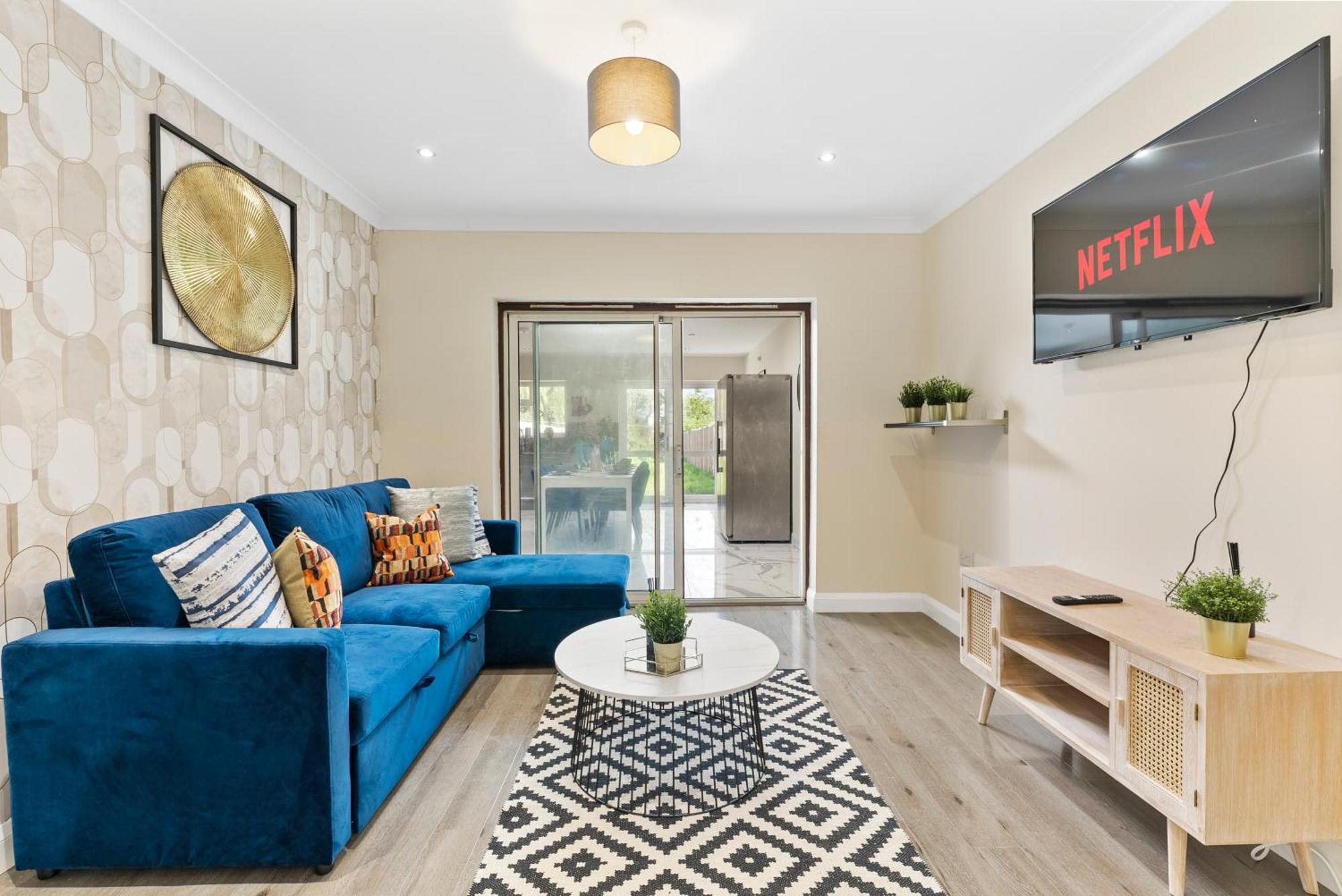 Stylish Wembley Gem - Parking -Sleeps 14 London Bagian luar foto